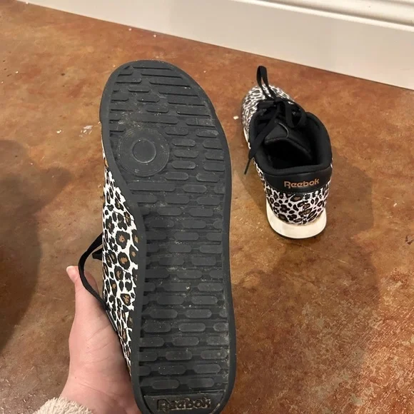 Reebok classic leopard print sneakers women’s Sz 10​​ - Picture 5 of 5